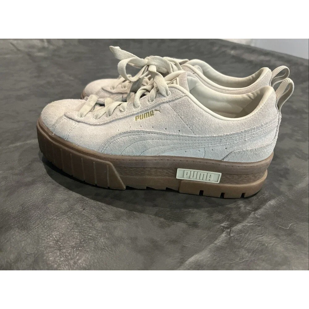 Puma Suede Platform sneakers Beige Sz 9.5 Y2K Fashion Athletic Cozy neutral